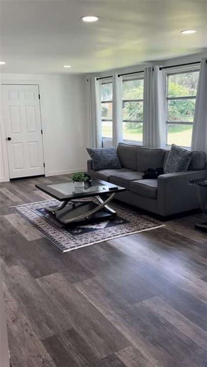 For Sale: $350,000 (2 beds, 2 baths, 1468 Square Feet)