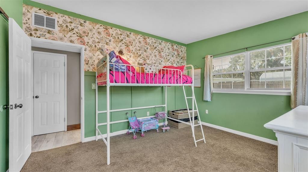 Active With Contract: $239,900 (3 beds, 1 baths, 1314 Square Feet)