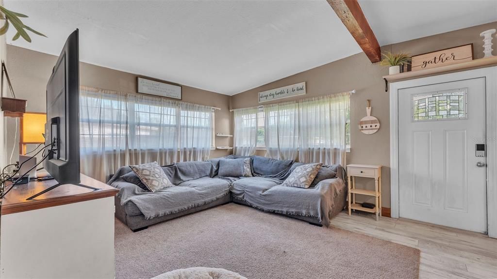 Active With Contract: $239,900 (3 beds, 1 baths, 1314 Square Feet)