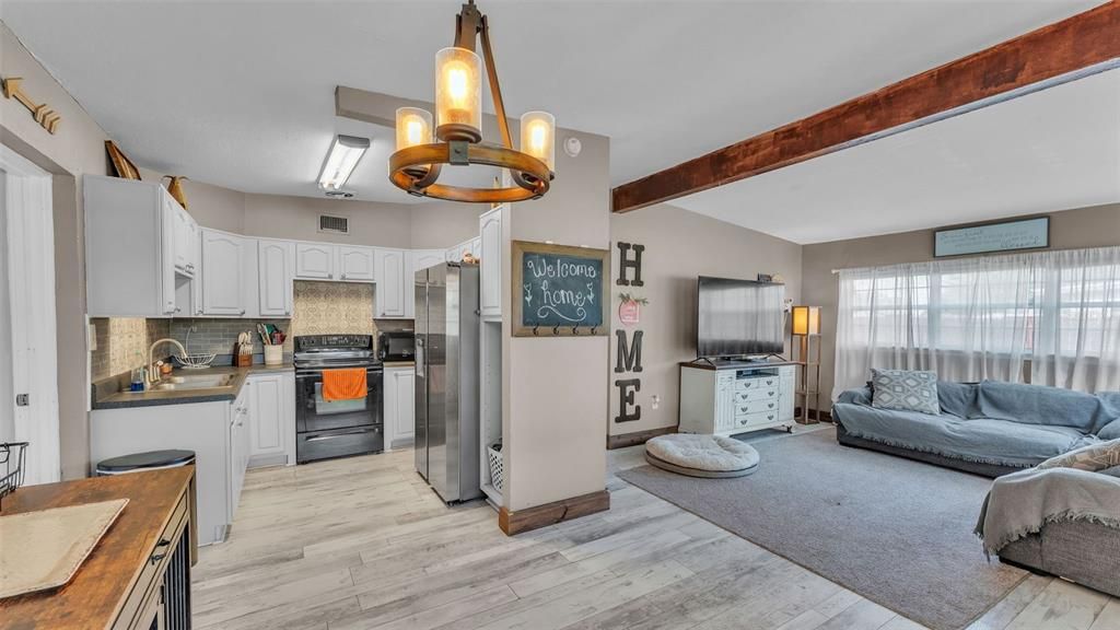 Active With Contract: $239,900 (3 beds, 1 baths, 1314 Square Feet)