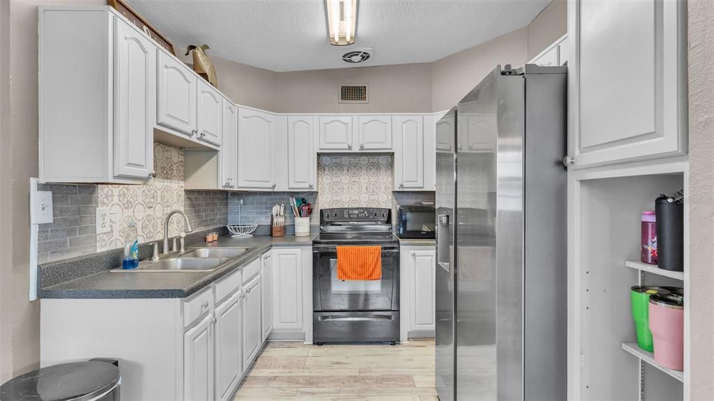 Active With Contract: $239,900 (3 beds, 1 baths, 1314 Square Feet)