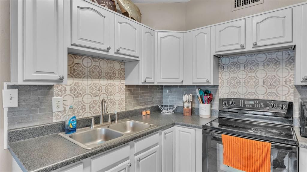 Active With Contract: $239,900 (3 beds, 1 baths, 1314 Square Feet)