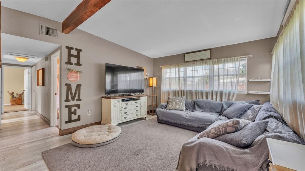 Active With Contract: $239,900 (3 beds, 1 baths, 1314 Square Feet)