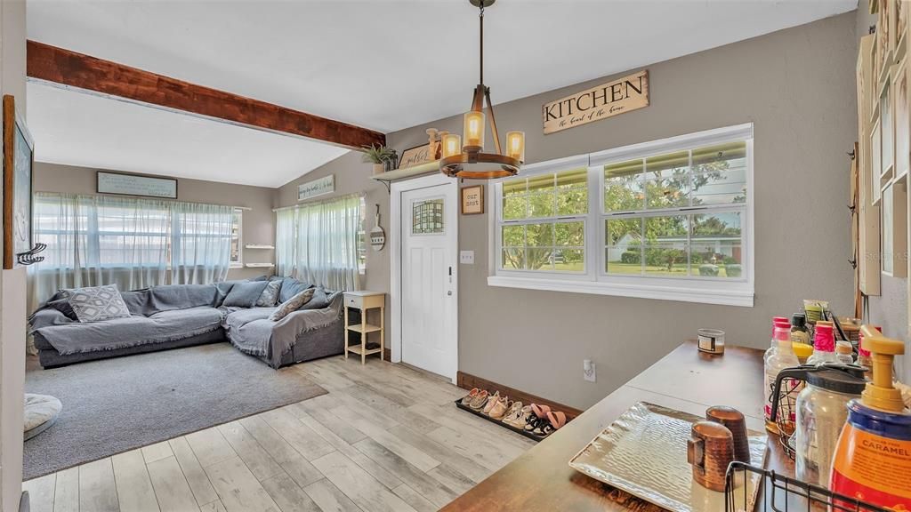 Active With Contract: $239,900 (3 beds, 1 baths, 1314 Square Feet)