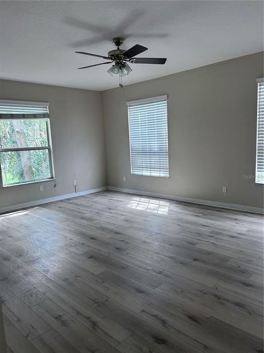 出租: $3,995 (5 贝兹, 4 浴室, 3593 平方英尺)