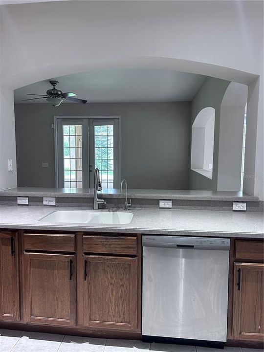 出租: $3,995 (5 贝兹, 4 浴室, 3593 平方英尺)