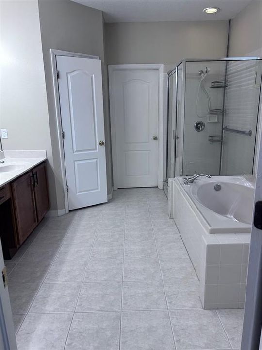 出租: $3,995 (5 贝兹, 4 浴室, 3593 平方英尺)