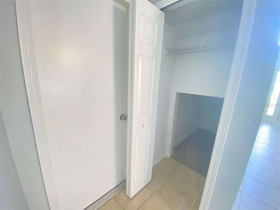 Под контрактом: $2,495 (4 спален, 3 ванн, 2995 Квадратных фут)