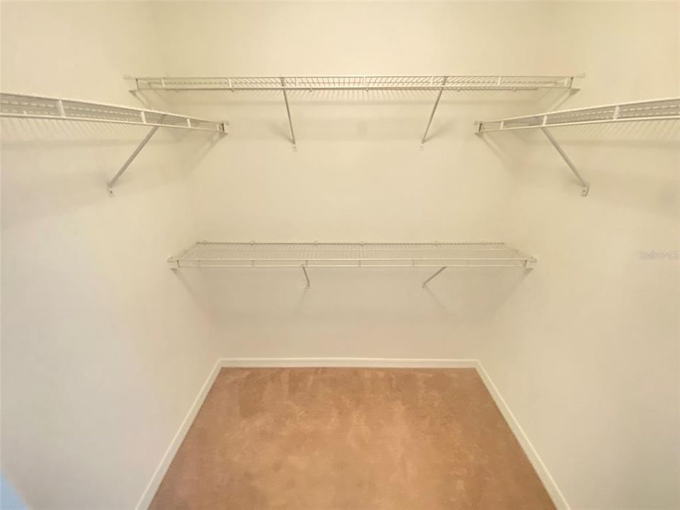 Под контрактом: $2,495 (4 спален, 3 ванн, 2995 Квадратных фут)