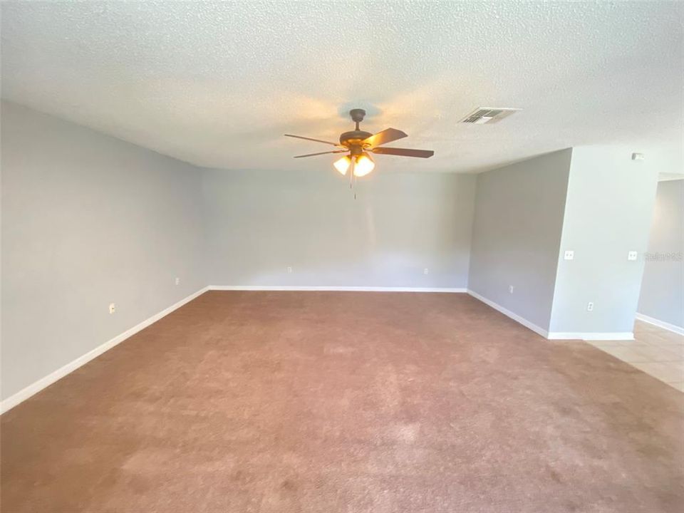 Под контрактом: $2,495 (4 спален, 3 ванн, 2995 Квадратных фут)