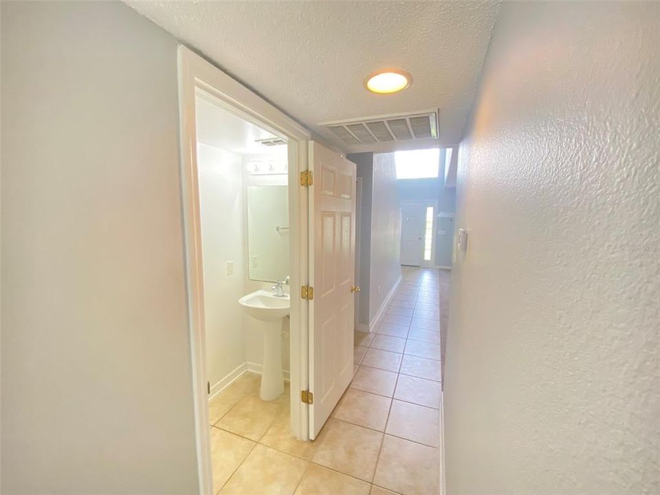 Под контрактом: $2,495 (4 спален, 3 ванн, 2995 Квадратных фут)