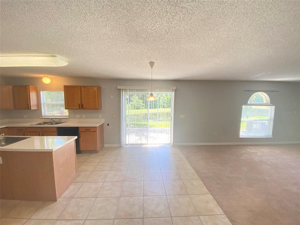 Под контрактом: $2,495 (4 спален, 3 ванн, 2995 Квадратных фут)