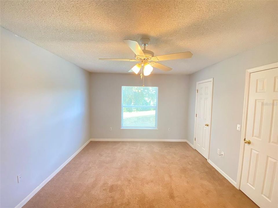 Под контрактом: $2,495 (4 спален, 3 ванн, 2995 Квадратных фут)