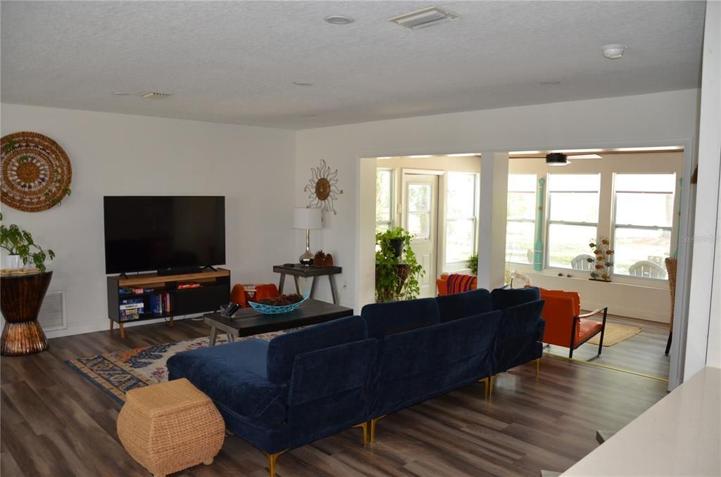 待售: $500,000 (4 贝兹, 2 浴室, 1780 平方英尺)