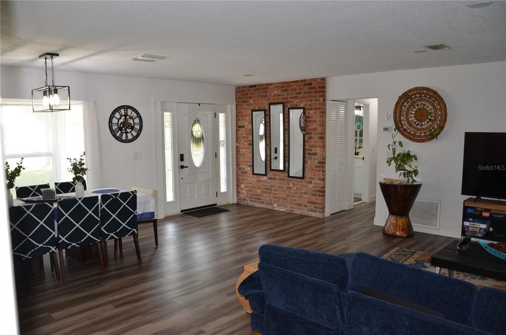 待售: $500,000 (4 贝兹, 2 浴室, 1780 平方英尺)