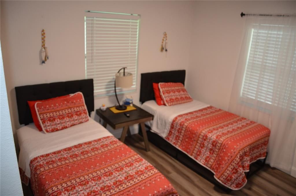 待售: $500,000 (4 贝兹, 2 浴室, 1780 平方英尺)