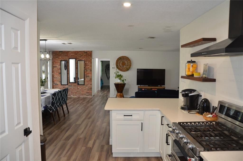 待售: $500,000 (4 贝兹, 2 浴室, 1780 平方英尺)