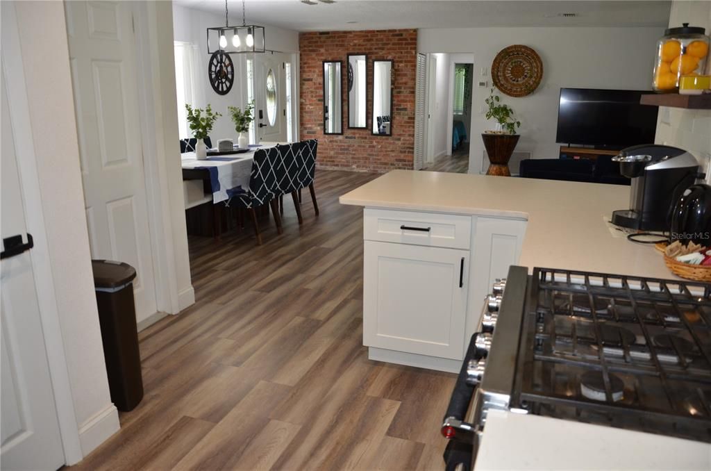 待售: $500,000 (4 贝兹, 2 浴室, 1780 平方英尺)