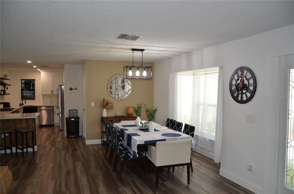 待售: $500,000 (4 贝兹, 2 浴室, 1780 平方英尺)