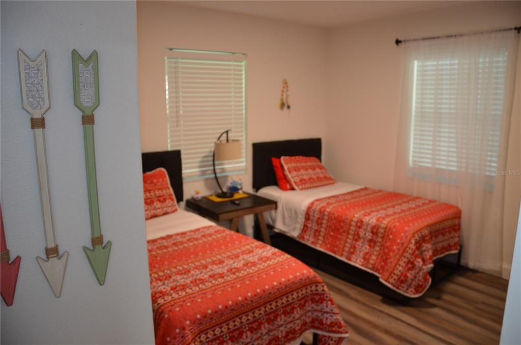 待售: $500,000 (4 贝兹, 2 浴室, 1780 平方英尺)