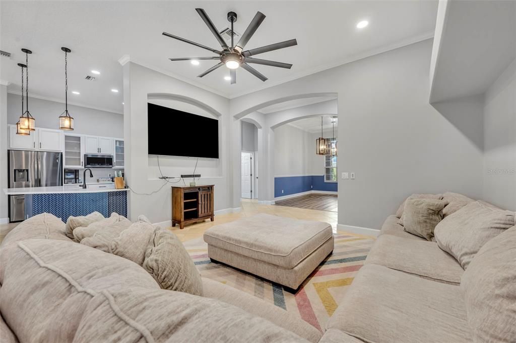 На продажу: $679,900 (5 спален, 4 ванн, 3547 Квадратных фут)