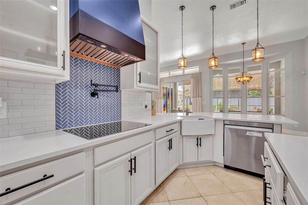 На продажу: $679,900 (5 спален, 4 ванн, 3547 Квадратных фут)