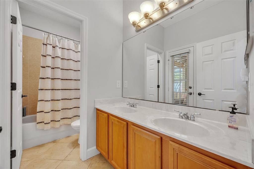 На продажу: $679,900 (5 спален, 4 ванн, 3547 Квадратных фут)