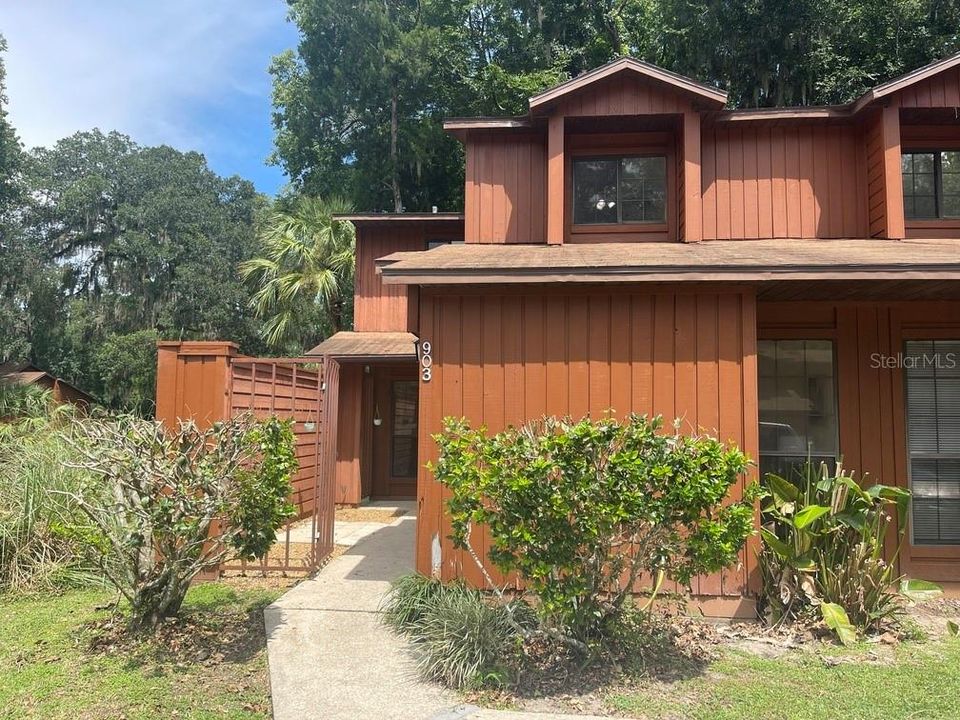 Vendido Recientemente: $199,995 (3 camas, 3 baños, 1370 Pies cuadrados)