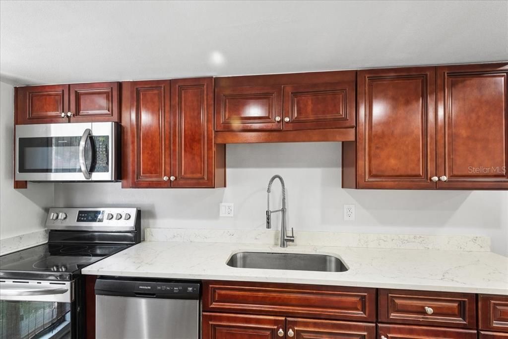 待售: $210,000 (3 贝兹, 2 浴室, 1400 平方英尺)