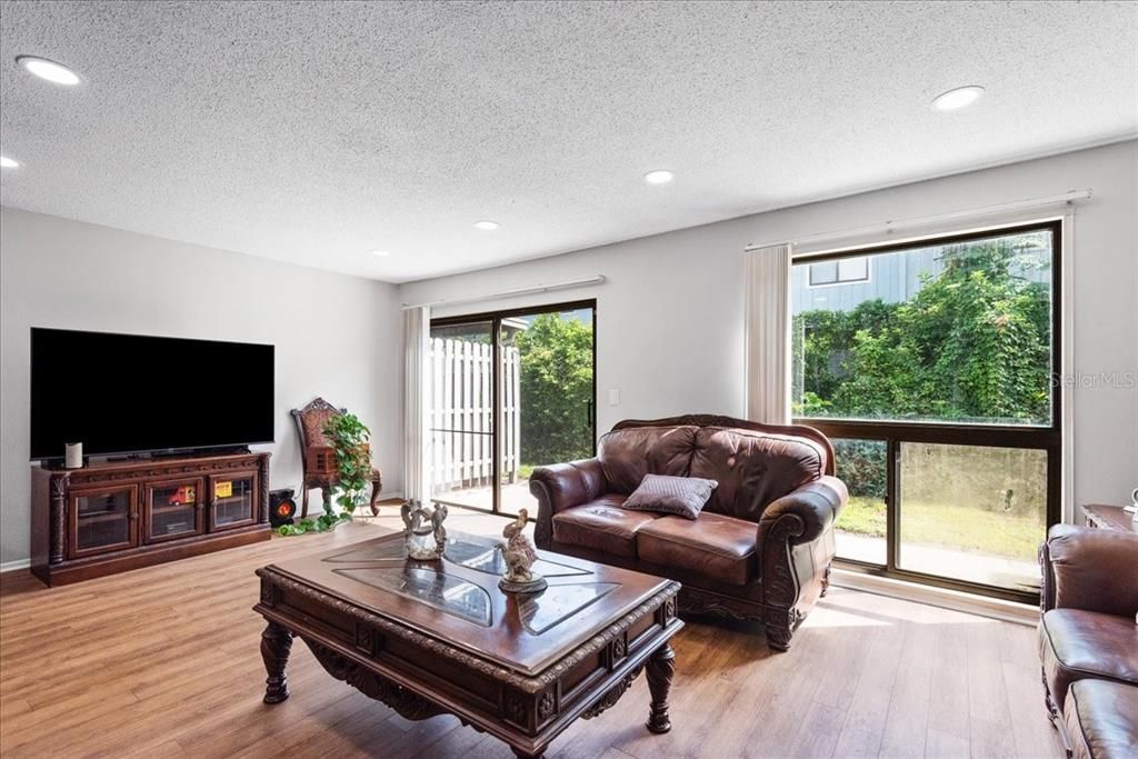 待售: $210,000 (3 贝兹, 2 浴室, 1400 平方英尺)