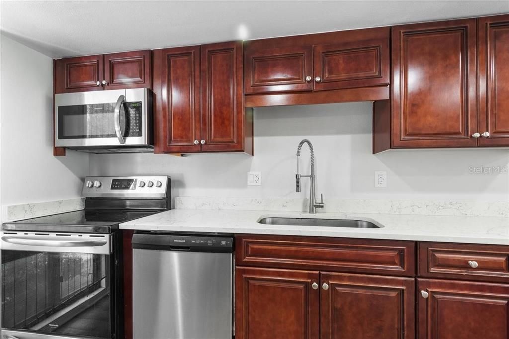 待售: $210,000 (3 贝兹, 2 浴室, 1400 平方英尺)