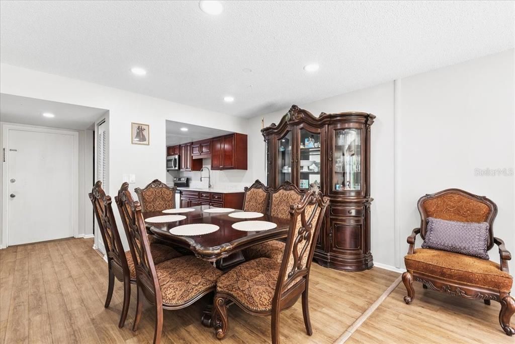 待售: $210,000 (3 贝兹, 2 浴室, 1400 平方英尺)