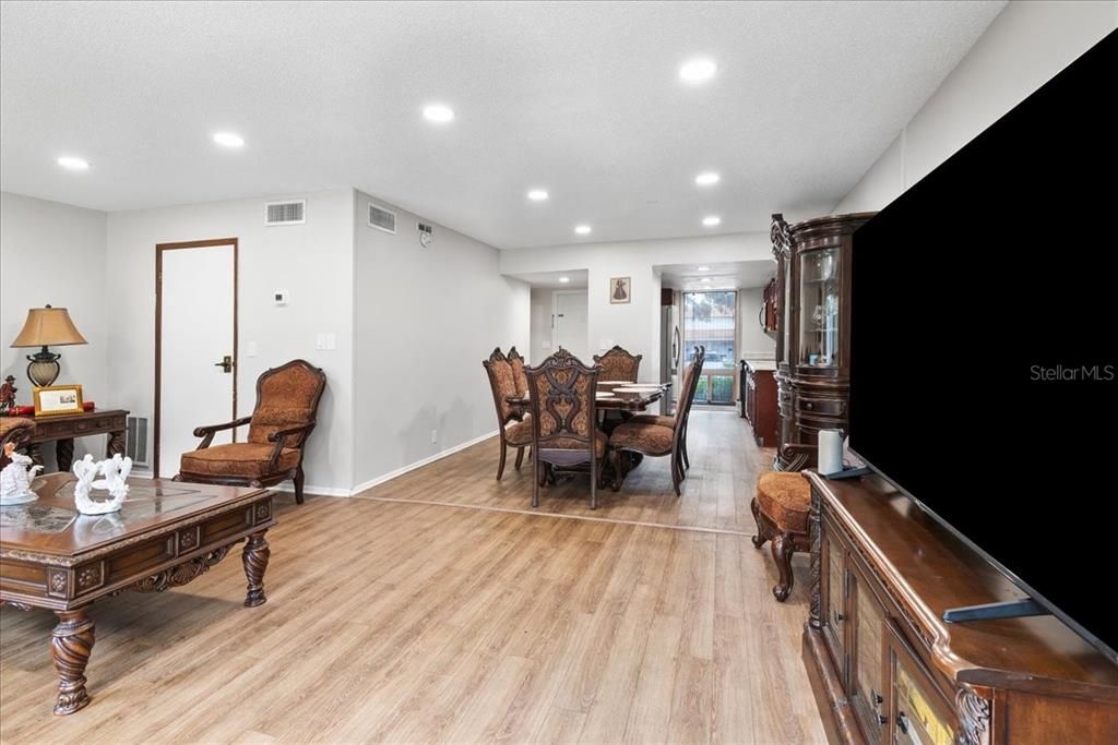 待售: $210,000 (3 贝兹, 2 浴室, 1400 平方英尺)