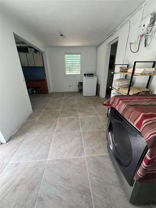 待售: $275,000 (7 贝兹, 0 浴室, 2540 平方英尺)