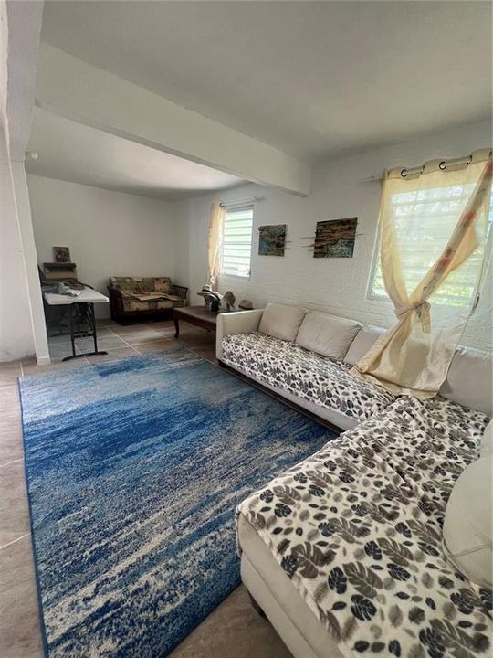 待售: $275,000 (7 贝兹, 0 浴室, 2540 平方英尺)