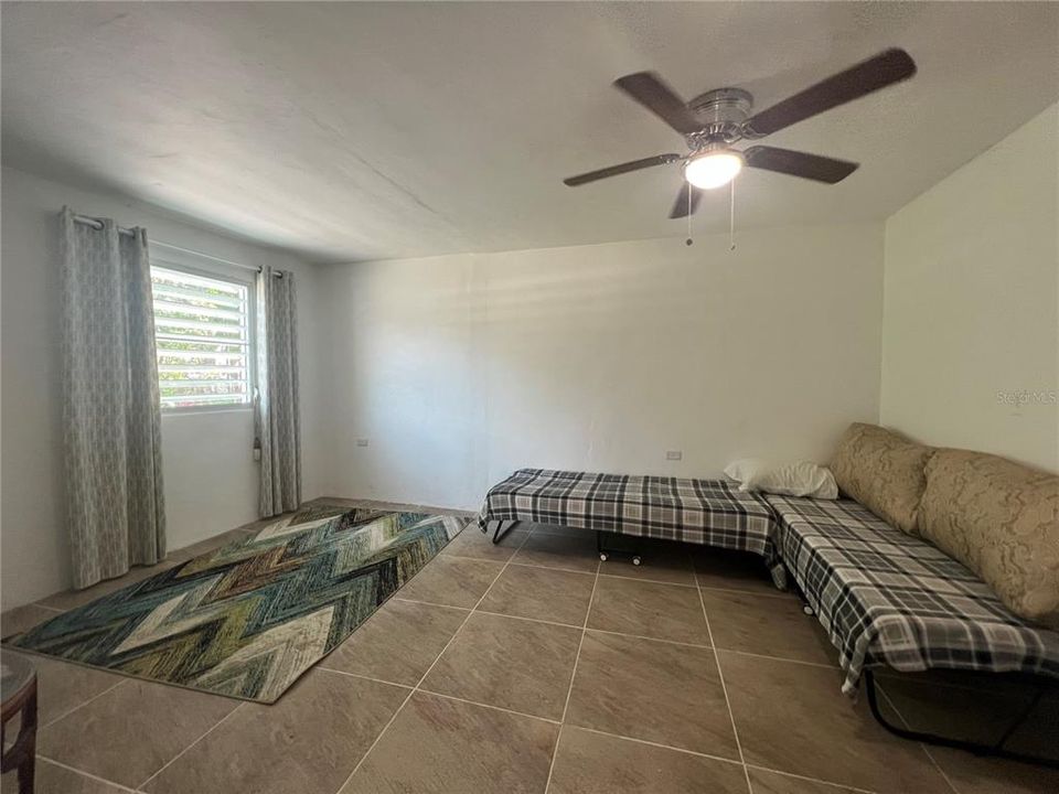 待售: $275,000 (7 贝兹, 0 浴室, 2540 平方英尺)