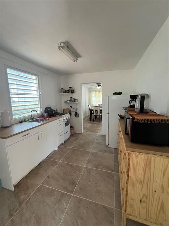 待售: $275,000 (7 贝兹, 0 浴室, 2540 平方英尺)