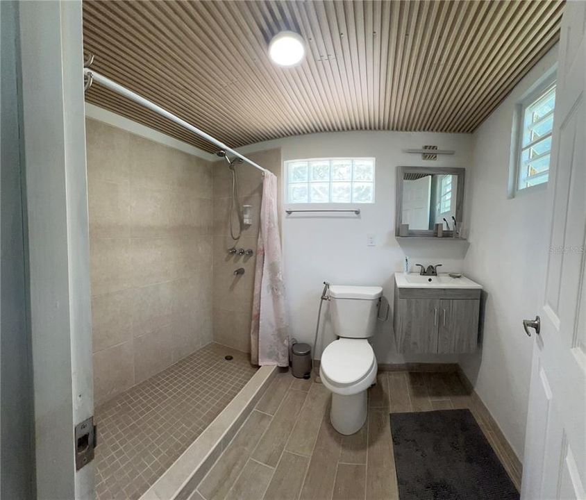 待售: $275,000 (7 贝兹, 0 浴室, 2540 平方英尺)