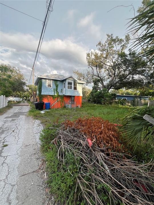 Active With Contract: $175,000 (2 beds, 1 baths, 500 Square Feet)