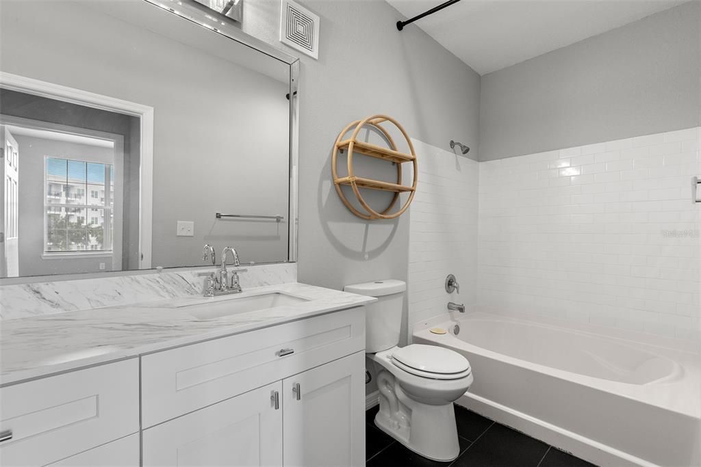 Activo con contrato: $2,100 (2 camas, 2 baños, 1080 Pies cuadrados)