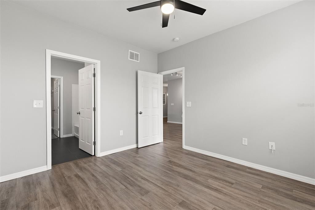 Activo con contrato: $2,100 (2 camas, 2 baños, 1080 Pies cuadrados)