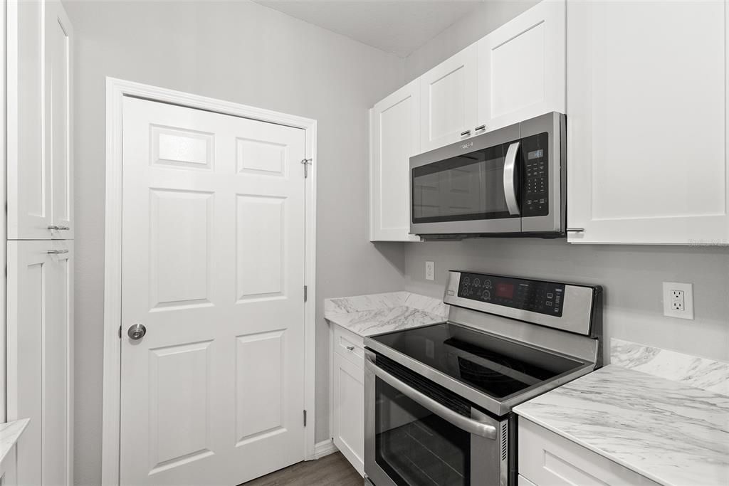 Activo con contrato: $2,100 (2 camas, 2 baños, 1080 Pies cuadrados)