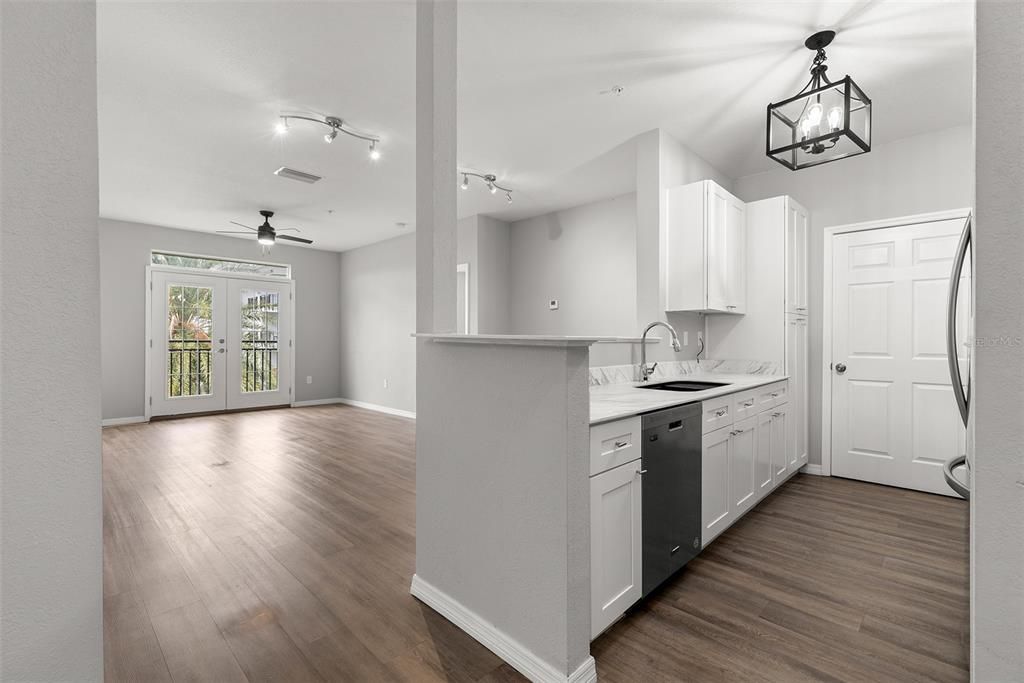 Activo con contrato: $2,100 (2 camas, 2 baños, 1080 Pies cuadrados)