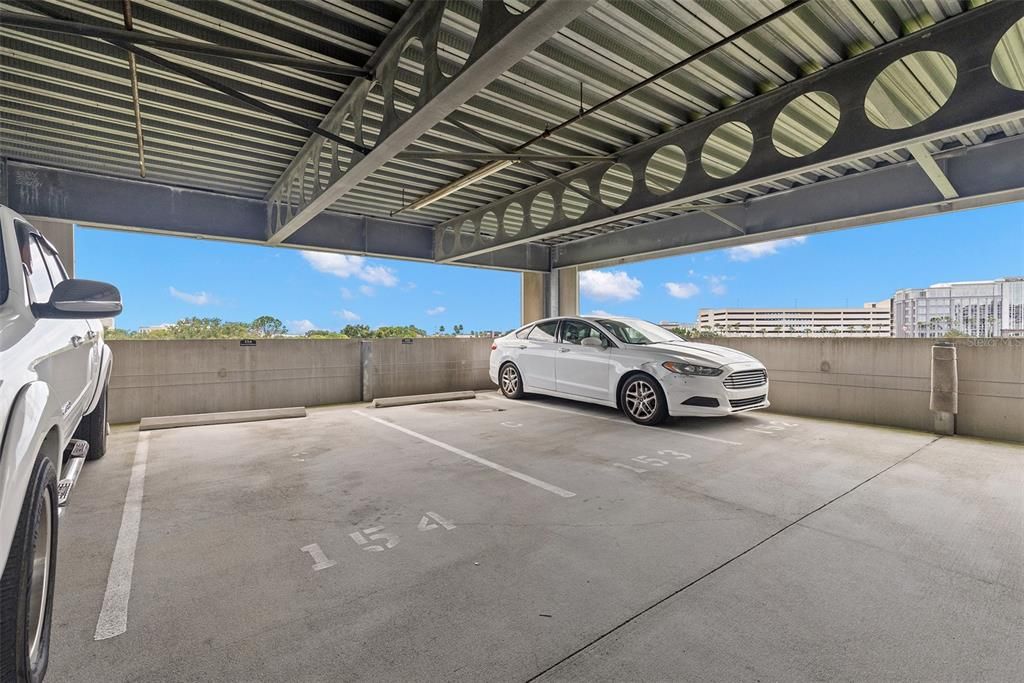 Activo con contrato: $2,100 (2 camas, 2 baños, 1080 Pies cuadrados)