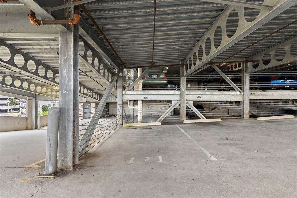 Activo con contrato: $2,100 (2 camas, 2 baños, 1080 Pies cuadrados)