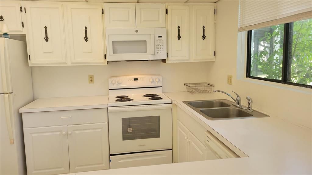 В аренду: $1,795 (3 спален, 2 ванн, 1419 Квадратных фут)