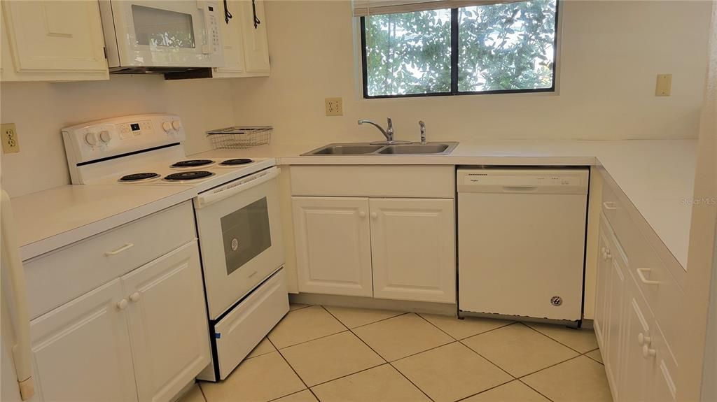 В аренду: $1,795 (3 спален, 2 ванн, 1419 Квадратных фут)