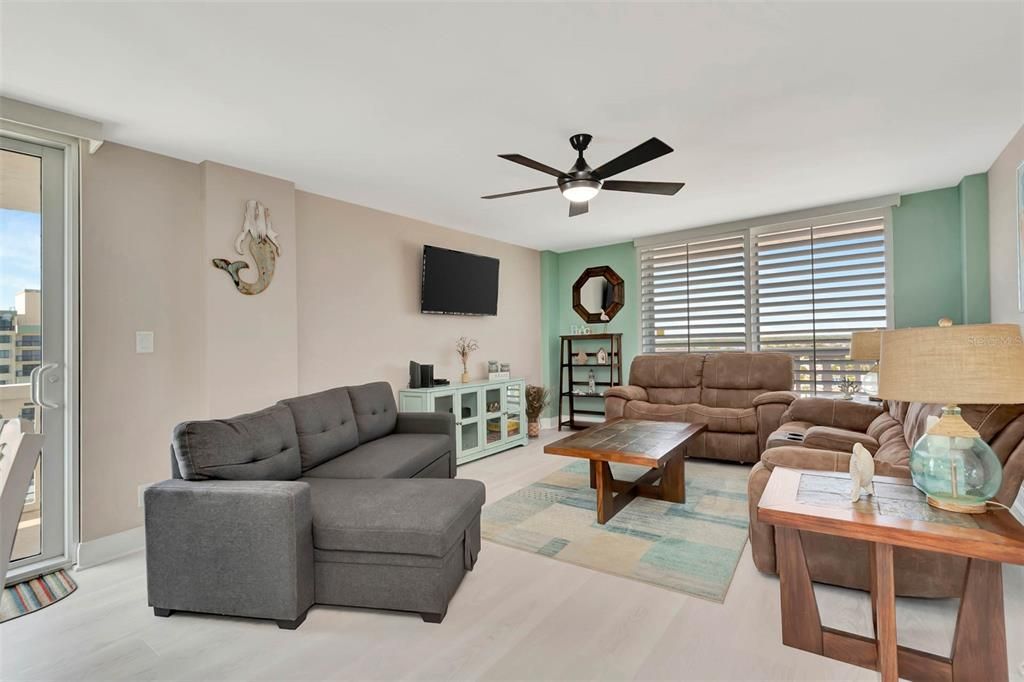 待售: $479,900 (2 贝兹, 2 浴室, 1312 平方英尺)