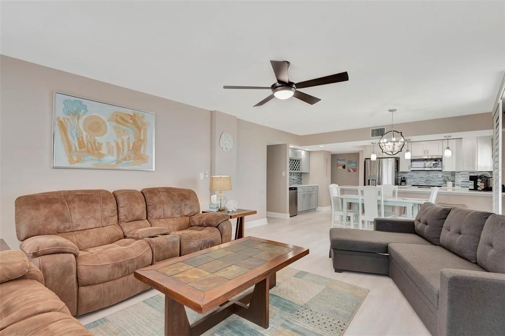 待售: $479,900 (2 贝兹, 2 浴室, 1312 平方英尺)