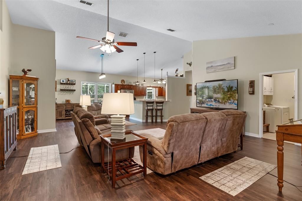 待售: $494,000 (3 贝兹, 2 浴室, 2285 平方英尺)